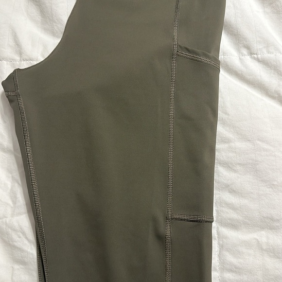 BR Standard - Taupe Leggings - Medium - Picture 4 of 8